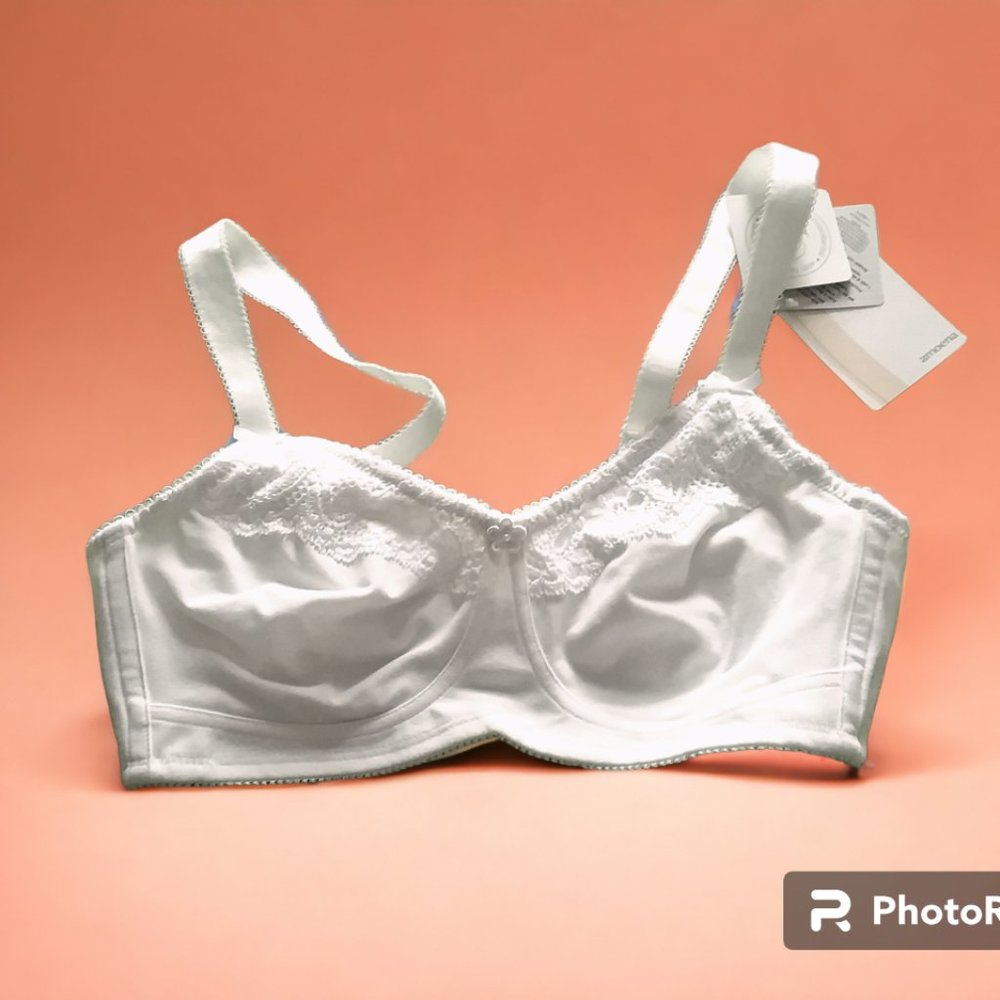 Amoena Pocket Mastectomy Bra 36AA with Lightweight Fiber-Filled Breast Forms